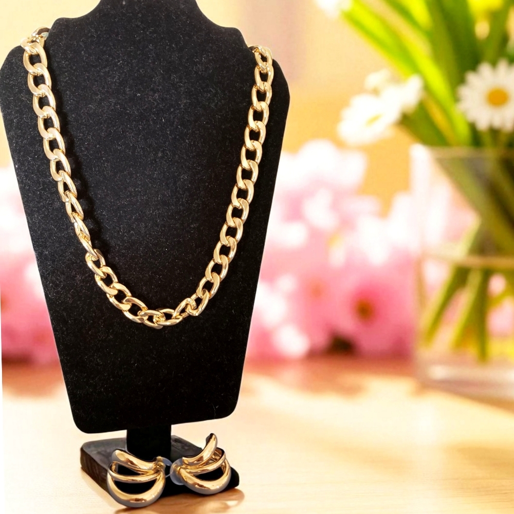 Elegant Goldtone Chain Necklace Earring Set Link Chunky Pierced Toggle Closure